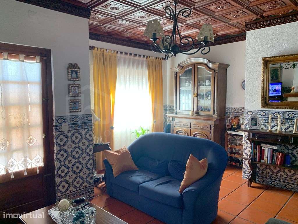 Moradia T5 + 2 C/ Quintal e Sótão-13