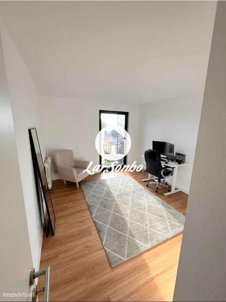 T2 praticamente Novo em Matosinhos-4