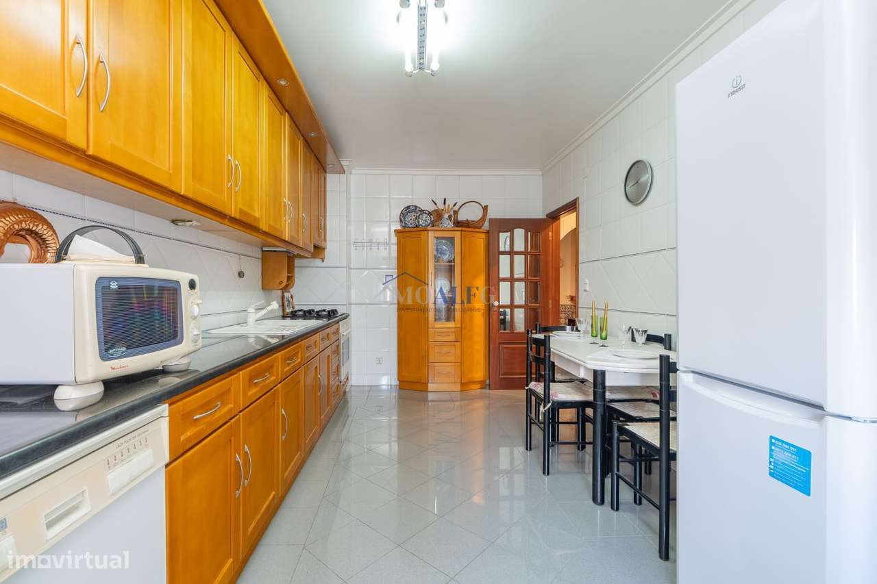 Apartamento T3 em Massamá, junto ao Shopping Center-9
