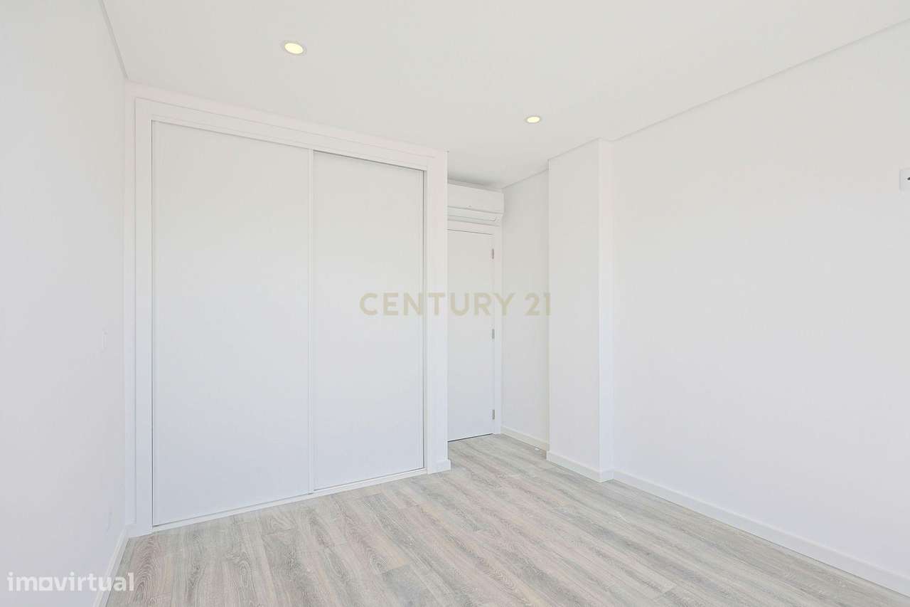 Prédio Charneca Caparica - Frações T1 e T2-9