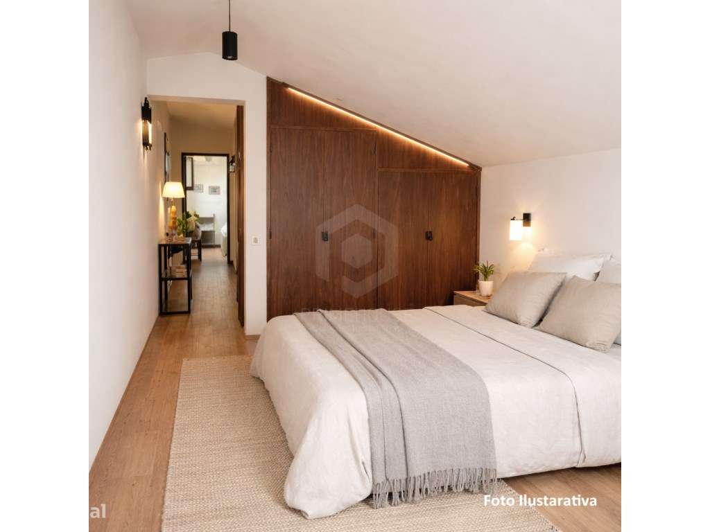 Moradia de Tradicional com Piscina em Lote de 2135 m² - Cotovia-10