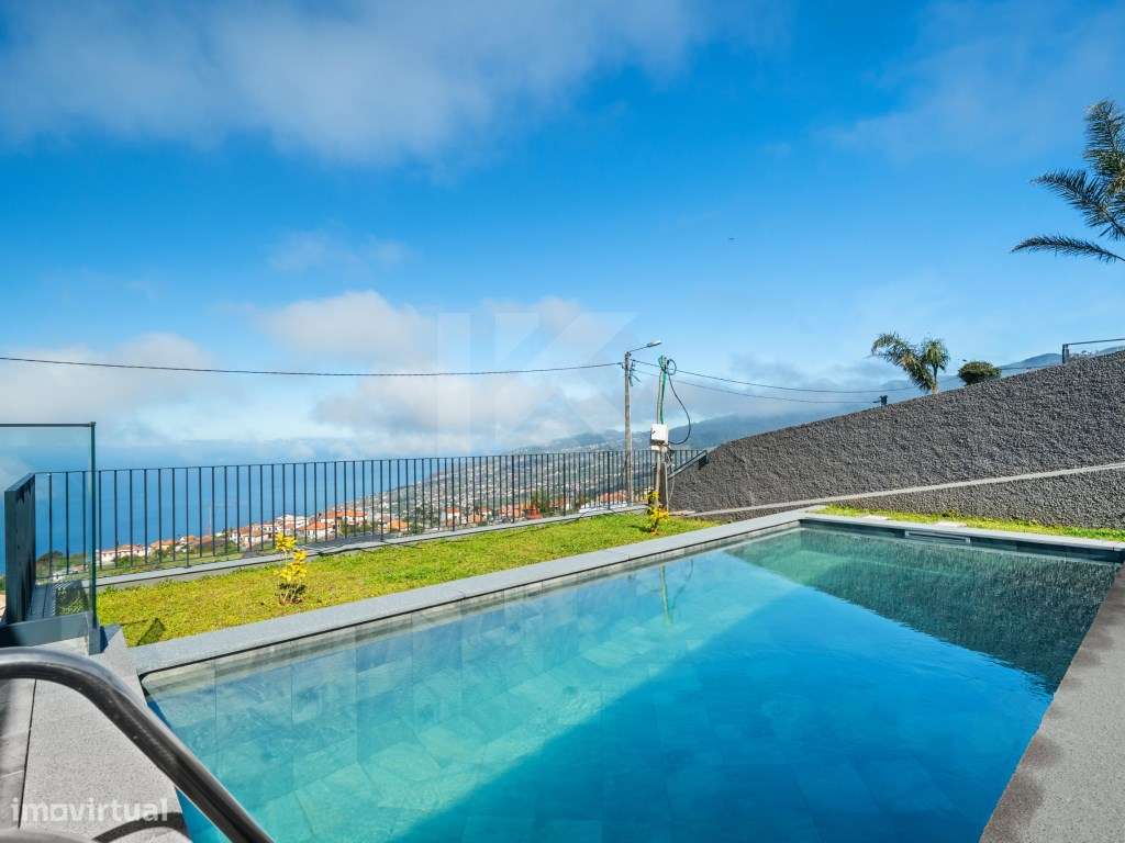Moradia T3 com Piscina e Vista Mar no Arco da Calheta-23