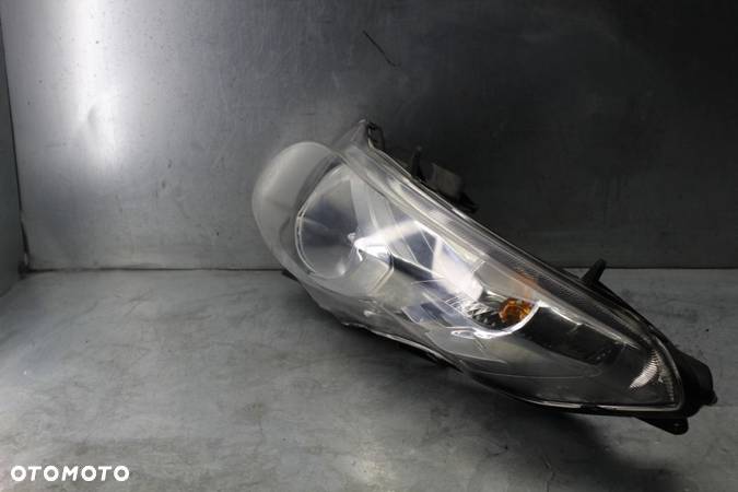 Suzuki Burgman AN 400 K7 Lampa przód przednia - 2