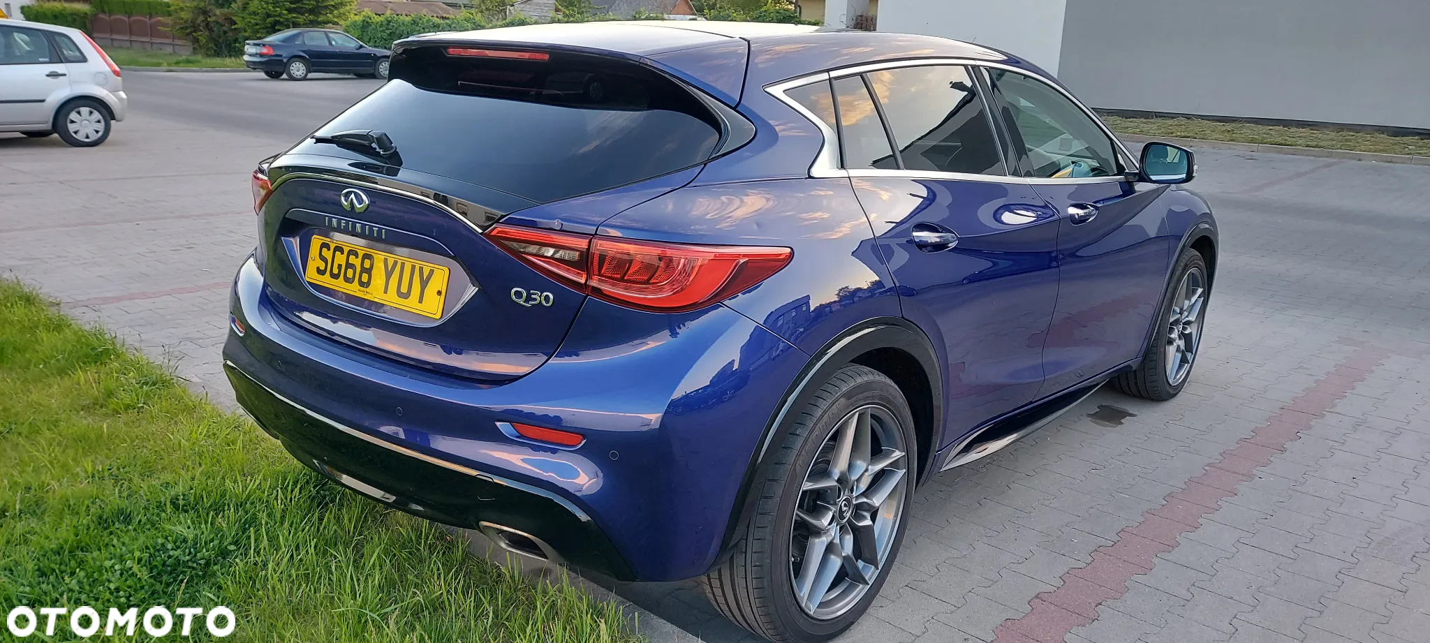 Infiniti Q30 - 18