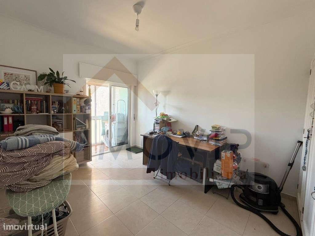 Apartamento T3 totalmente remodelado em zona nobre Setúbal-17