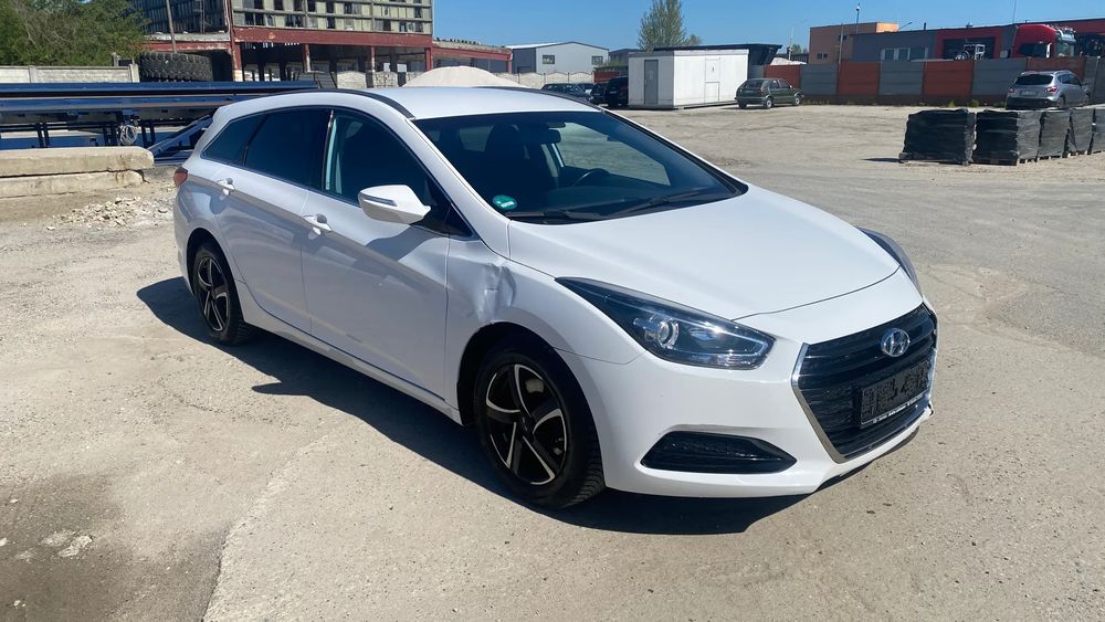 Hyundai i40 Kombi blue 1.6 Family+ 2015