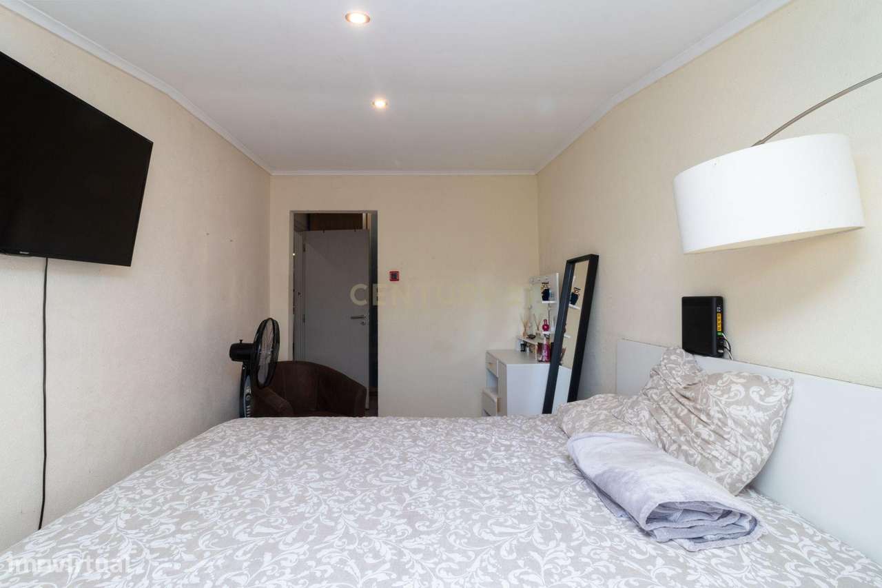 Oportunidade única de investimento em Odivelas – 50% de prédio em prop-11