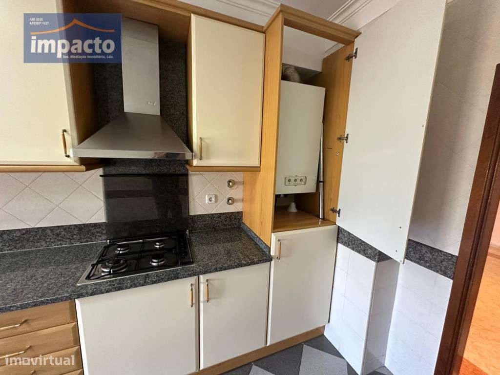 T2 Alverca, coz equipada, sala c/ lareira, aq. Central, suite - Grande imagem: 3/28