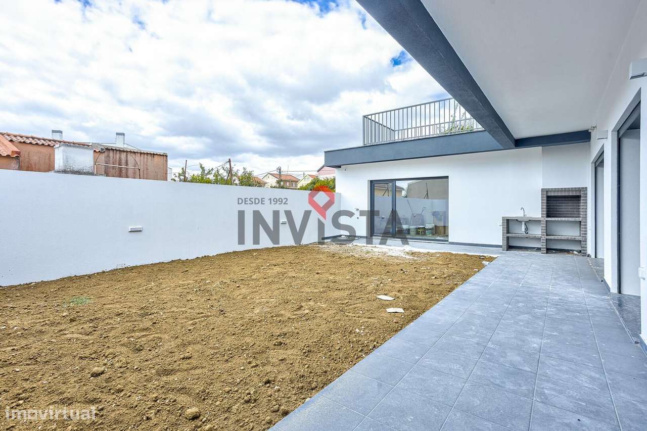 Moradia nova com 3 suites e com arquitectura moderna-16