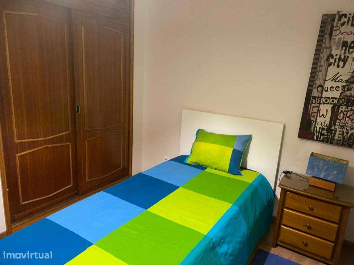 Quarto - localizado em Santa Maria de Avioso Vila Nova de Gaia Porto - Grande imagem: 2/10