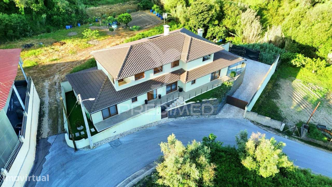 Moradia De Luxo V4 Localizada Em Amiais De Baixo Santarem