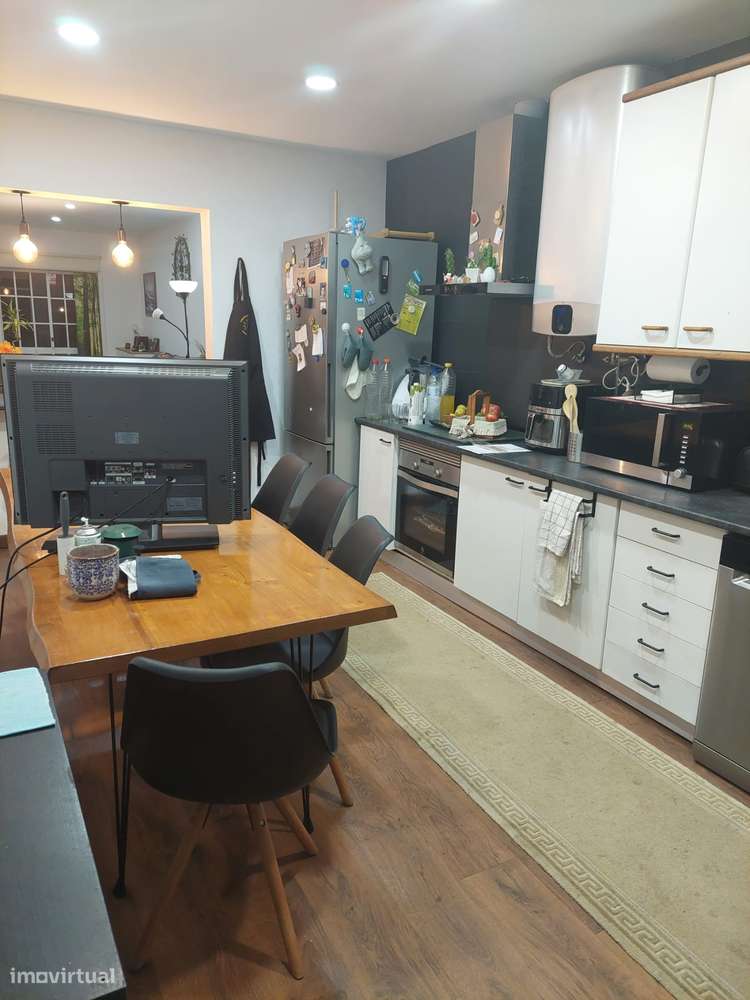 Andar de moradia rés-do-chão com excelente espaço exterior.-3