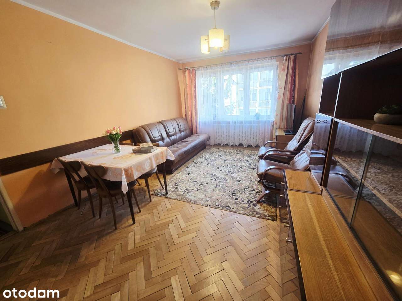 ​2 Pokoje z Dużą Loggią – Ul. Urzędnicza, Cegła, 1. Piętro!