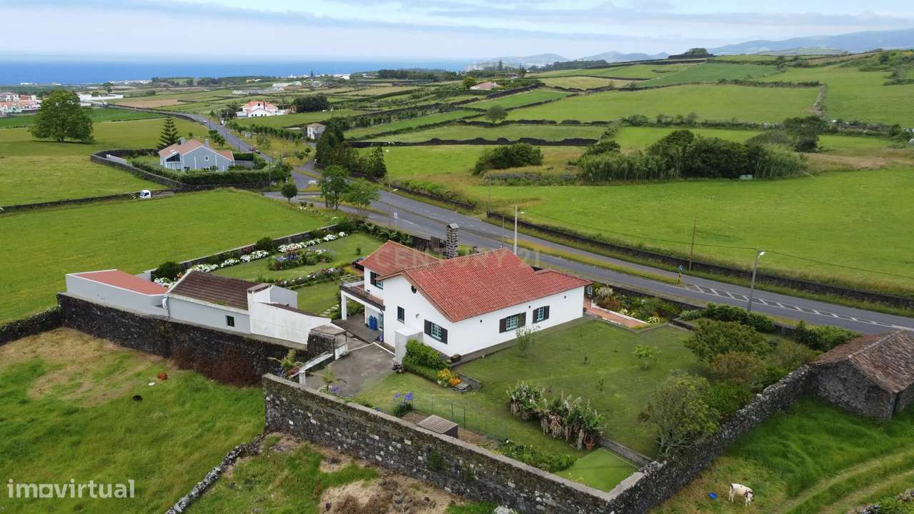Uma residência excepcional no Pico da Pedra, Ribeira Grande-22