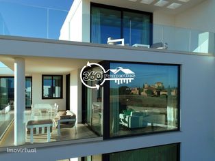Penthouse luxuosa com terraços, piscina e garagem no Resort Monte Rei