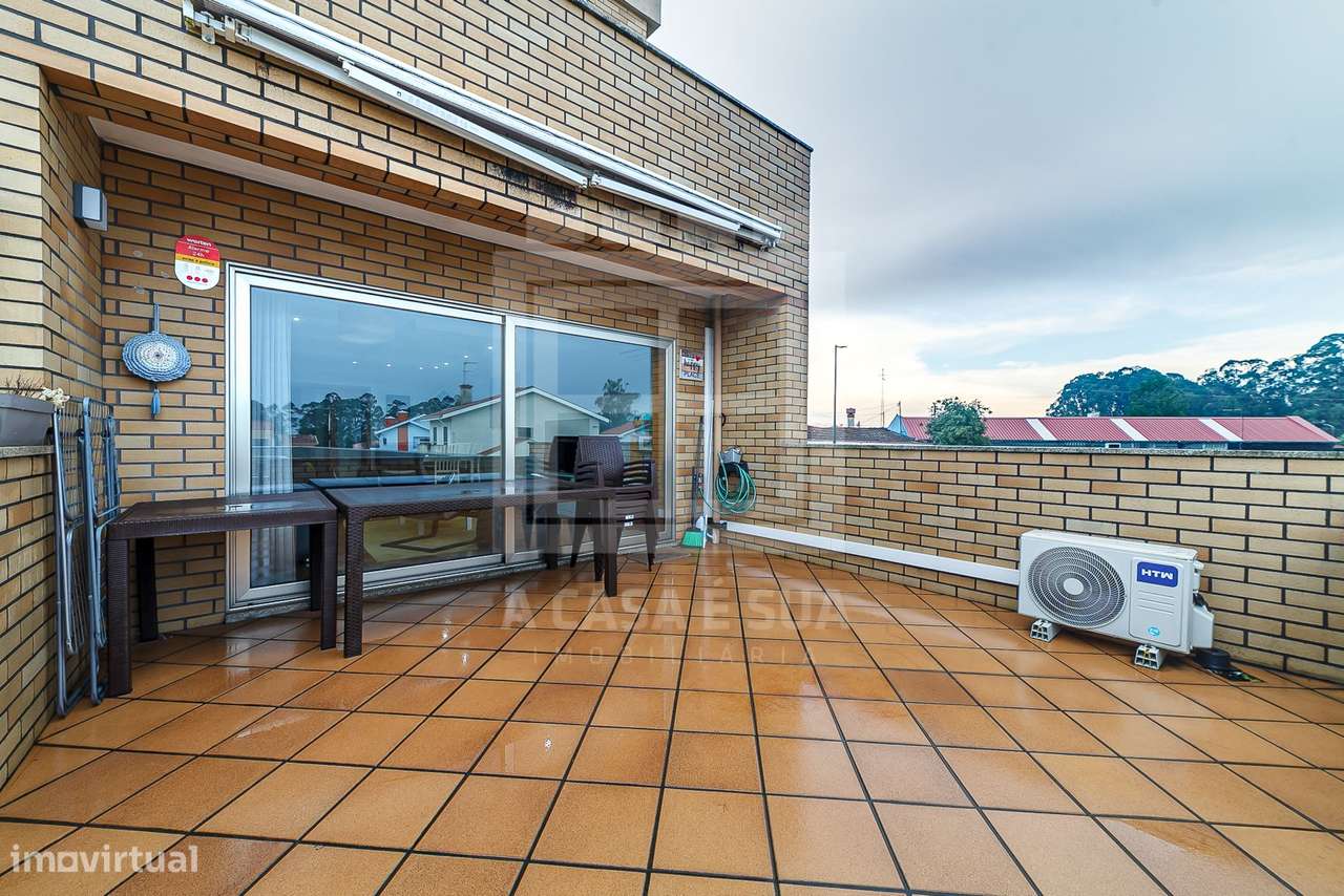 MORADIA T4+1 C/PISCINA EM COND FECHADO 3 FRENTES-31