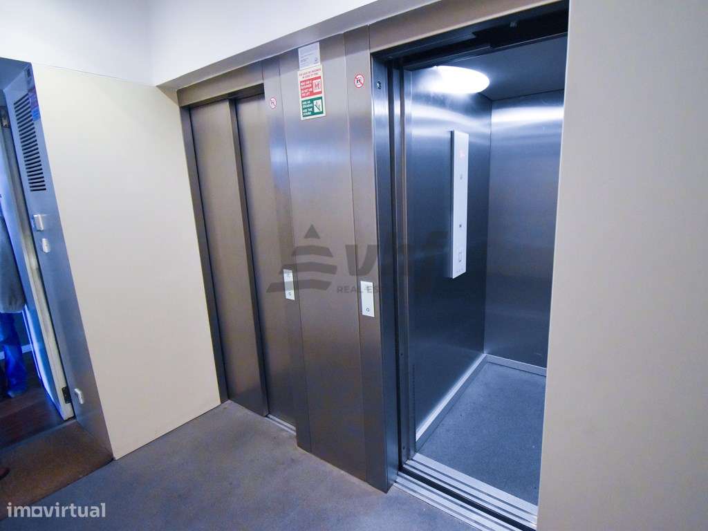 Apartamento T5 localizado no condomínio Jardim das Camélias - Gaia/...-35