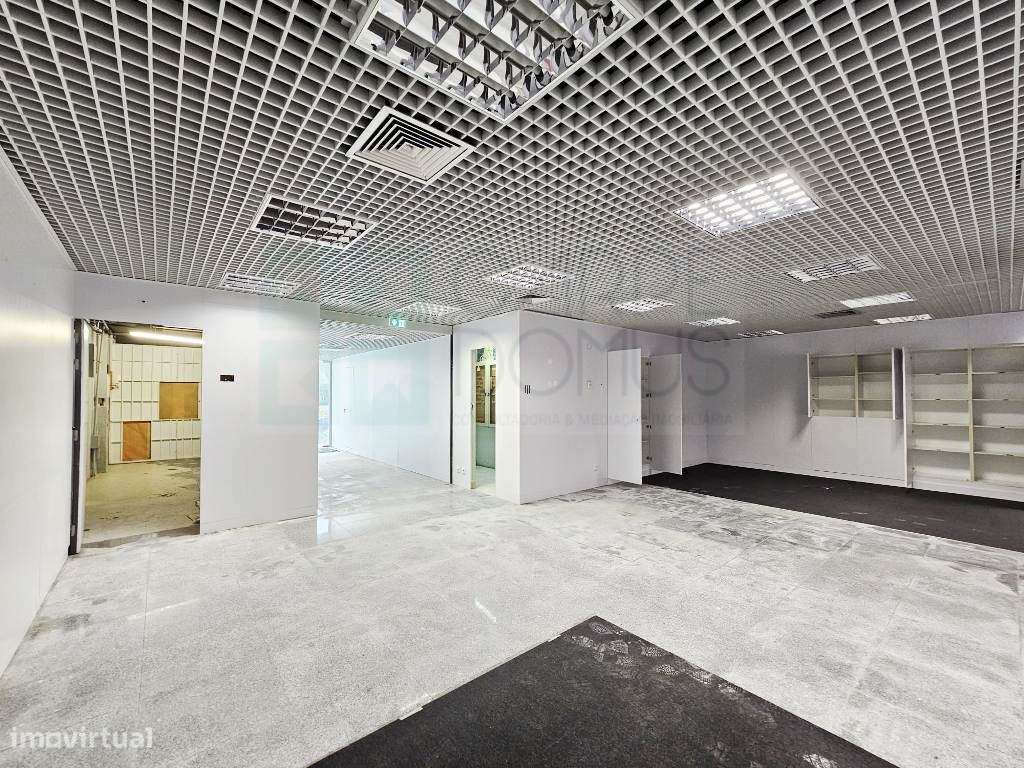 Loja comercial em Rio de Mouro, Sintra - Grande imagem: 4/30