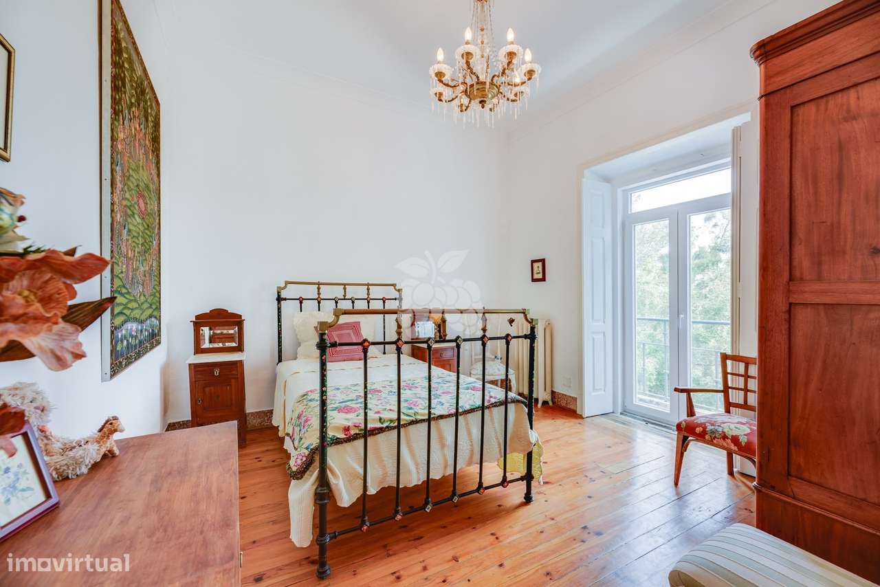 Moradia histórica T6  em Sintra com jardim, piscina e garagem-28