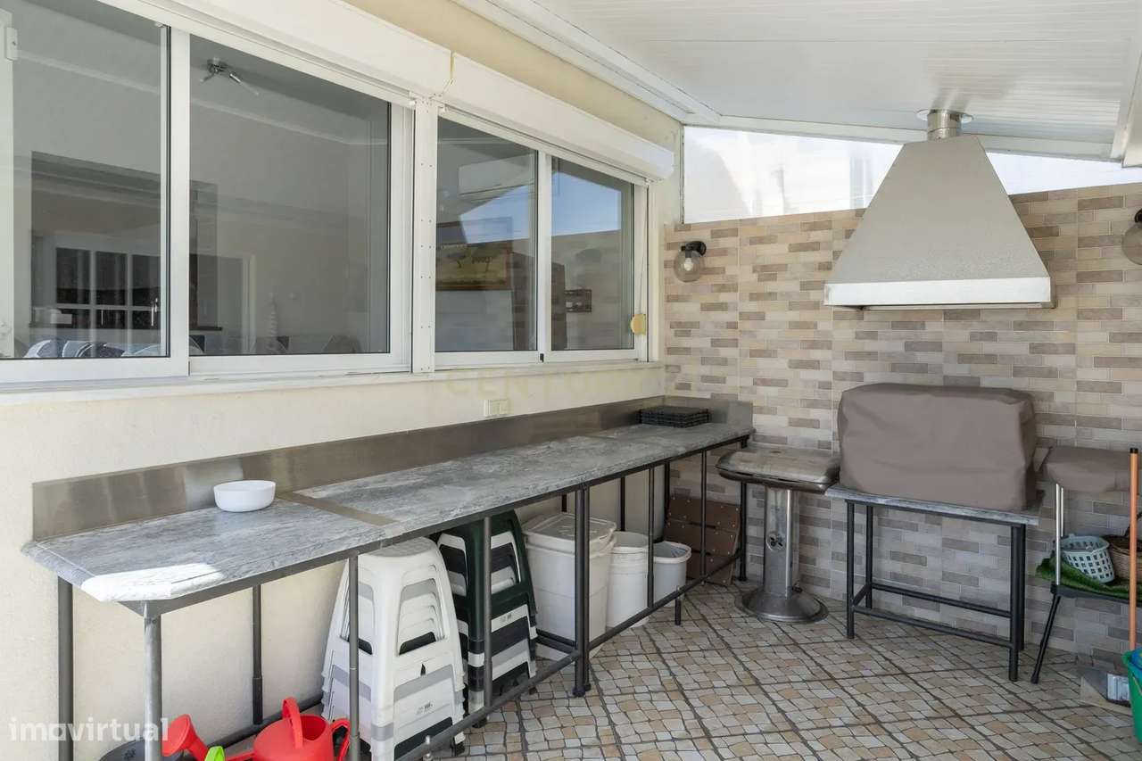 Moradia T3 com piscina e amplo espaço exterior-35