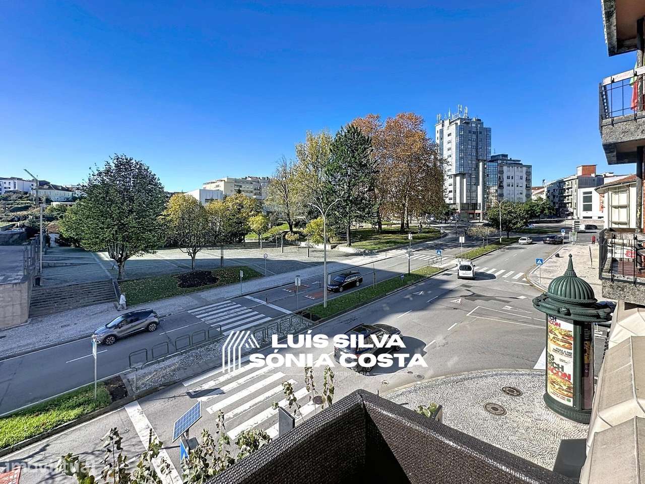 Apartamento T4 c/ Varandas e Elevador em frente á Câmara...-24