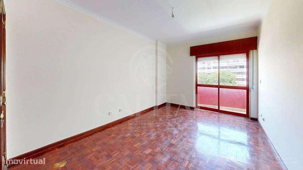 T2 espaçoso com varanda e garagem-23