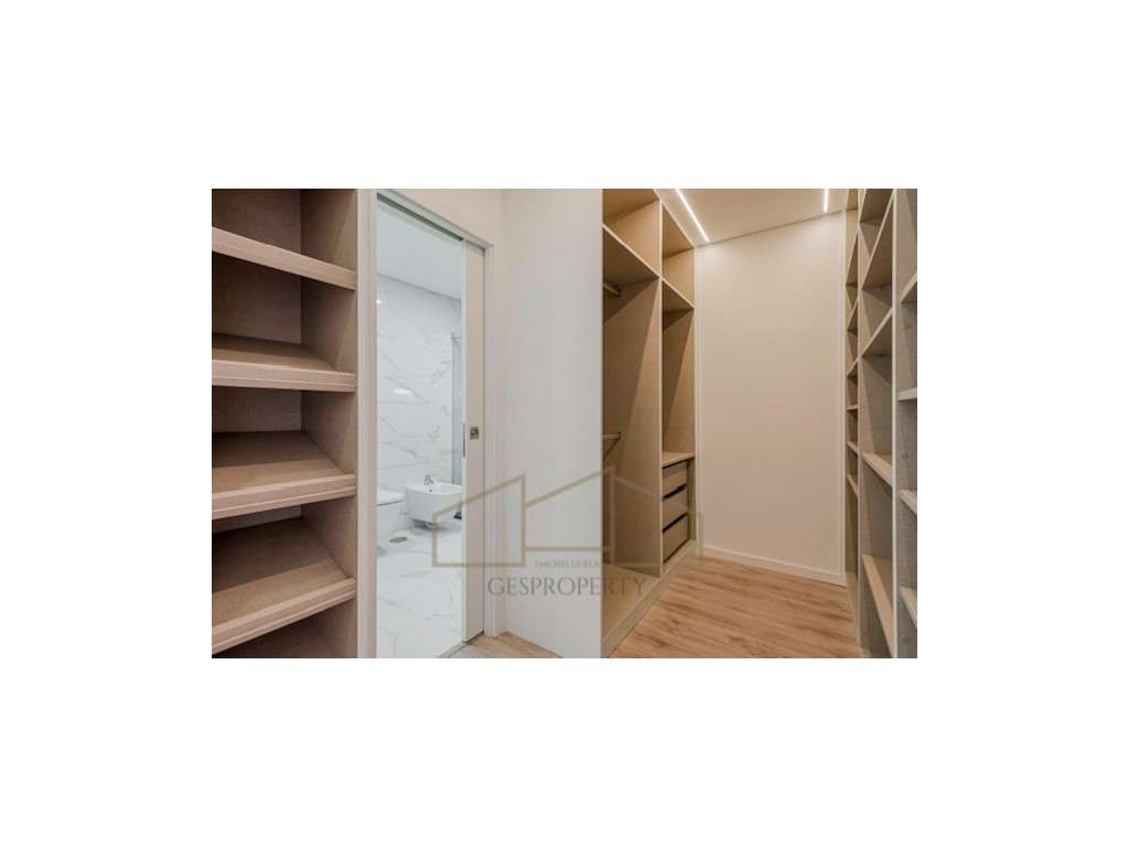 Moradia T4 em Fernão Ferro-24