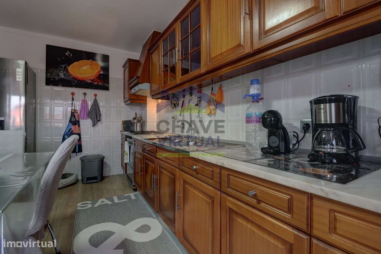 Apartamento T3 com Sótão Amplo - Centro Bombarral-22