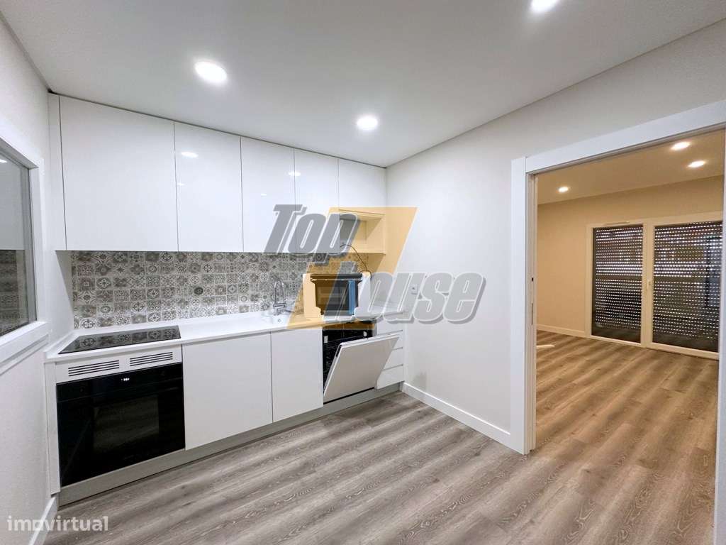 Apartamento T1 Novo a Estrear com Parqueamento - Junto à FCT NOVA-0