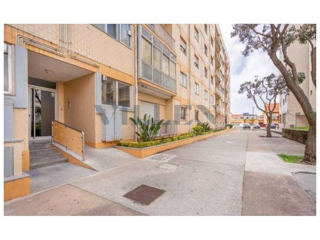 Apartamento T3 a 200m da Praia das Caxinas-12