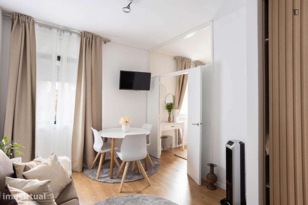Apartamento com 1 quartos - localizado em Cedofeita Porto - Grande imagem: 2/7