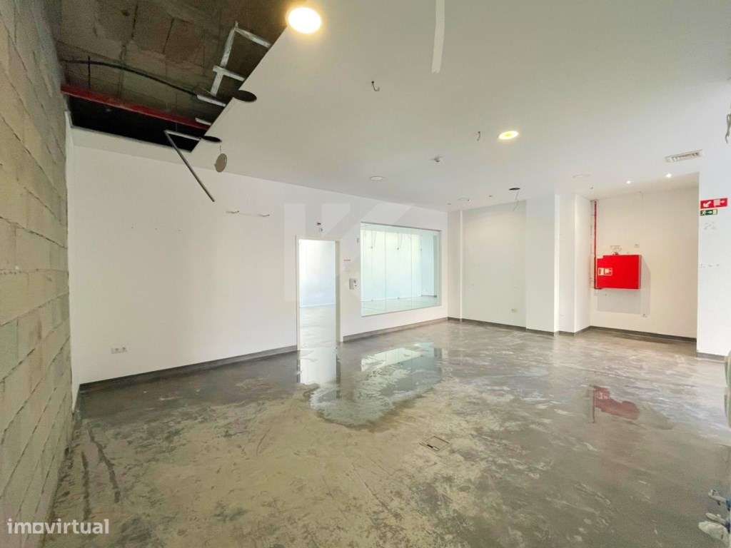 Loja Localizada nos Piornais São Martinho Funchal - Grande imagem: 4/21