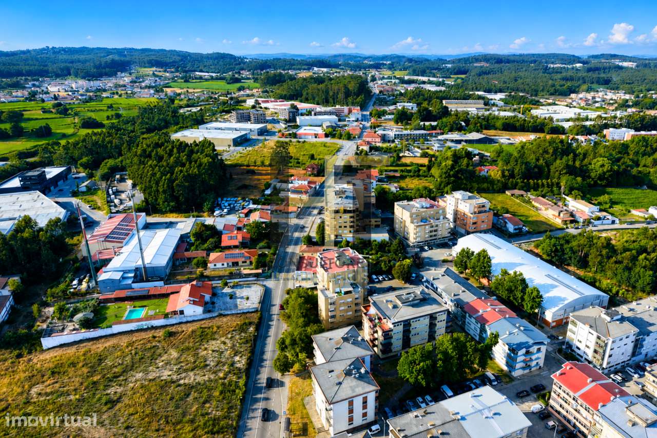Apartamento T3 com Garagem e Duas Varandas a 5 Minutos do Metro e do I-24