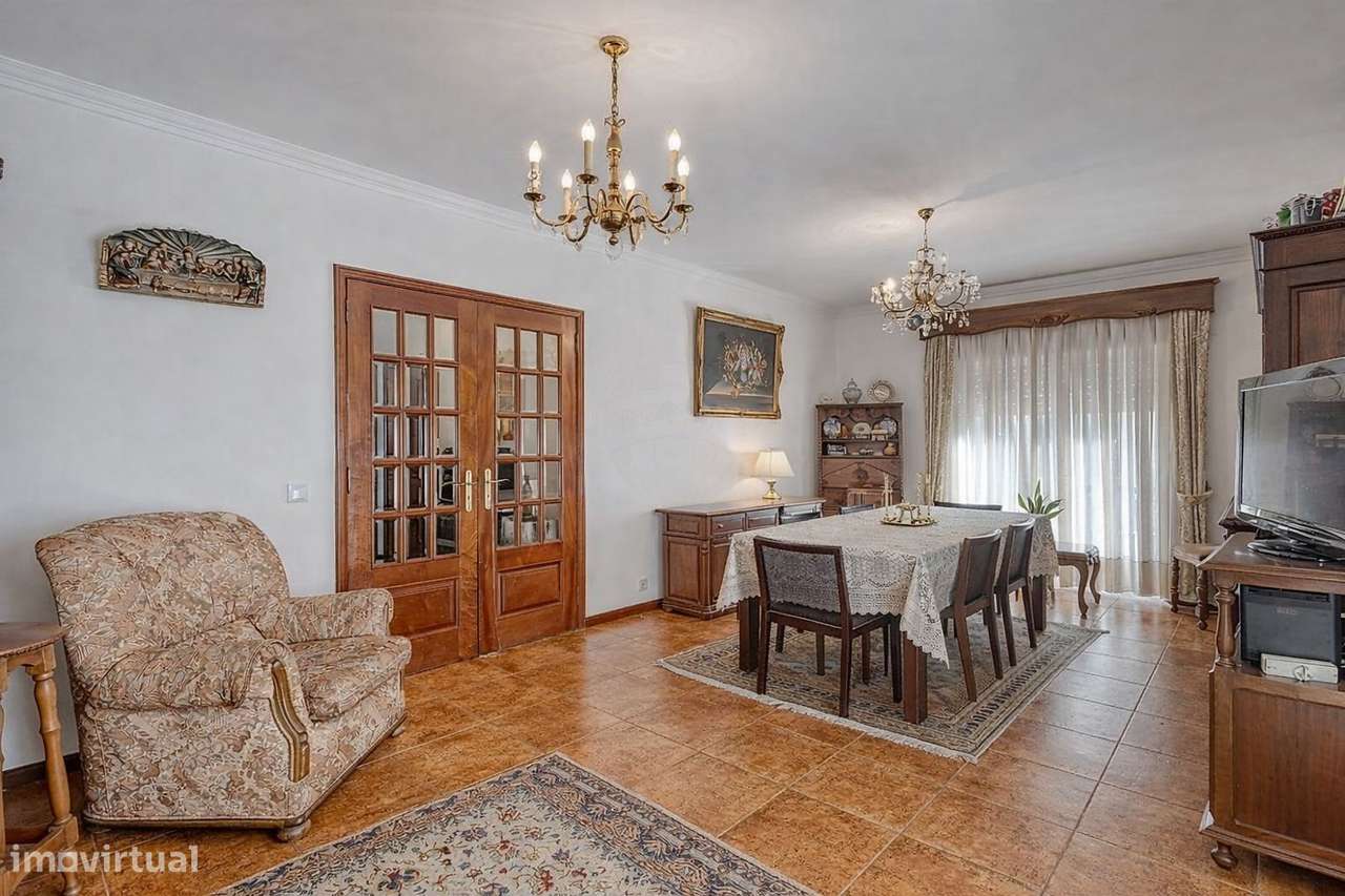 Moradia T5 em S. Félix da Marinha com garagem próximo da praia-7