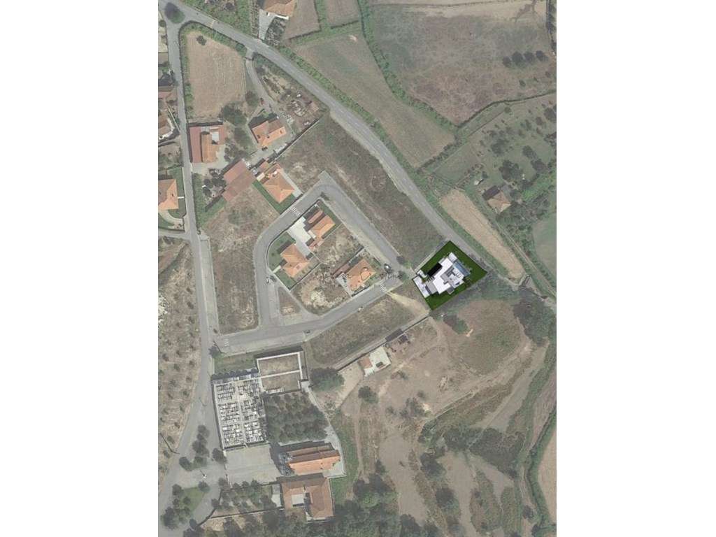 Moradia T4 em Moreira do Lima-11