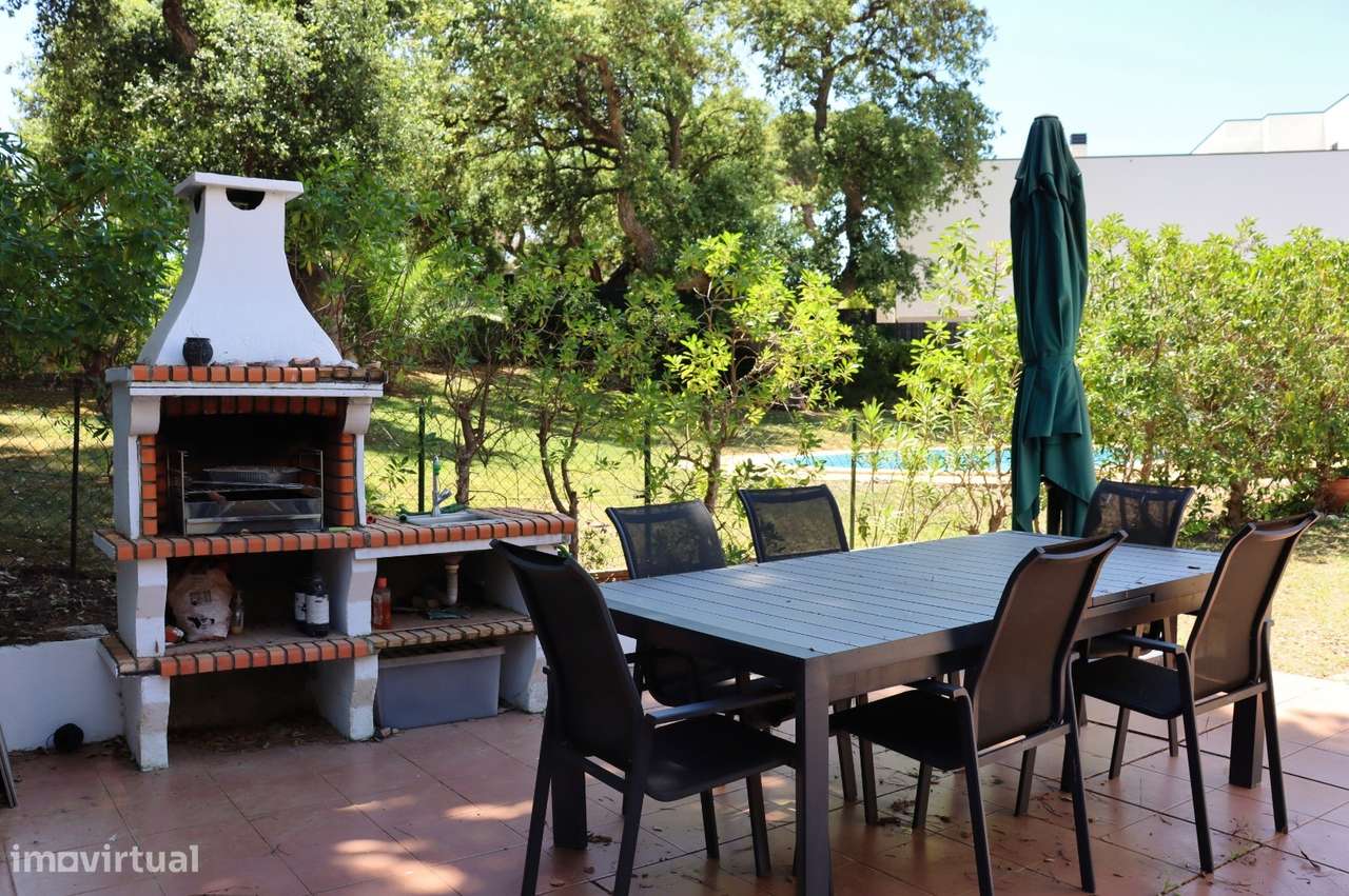 Charmosa Moradia Jardim Privativo e Piscina – a Poucos Minutos da Prai - Grande imagem: 4/51