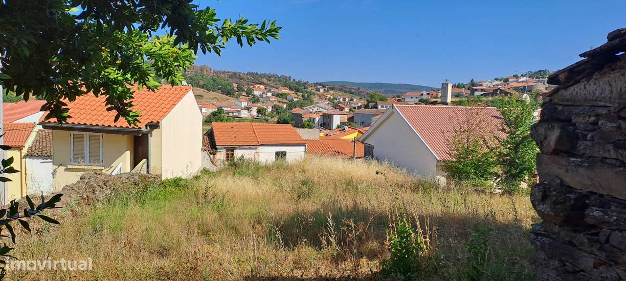 Moradia para restaurar com terreno em S. Martinho de Angueira-8