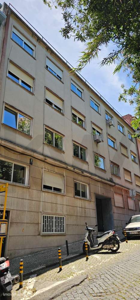 Apartamento T4 para recuperar, 118 m2, arrecadação, perto Hotel Olissi - Grande imagem: 1/33