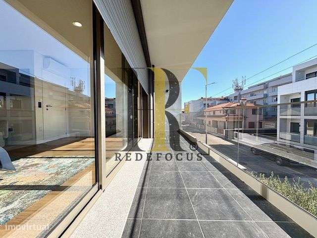 Moradia T4 de Luxo com Piscina e Jardim em Esmoriz-39