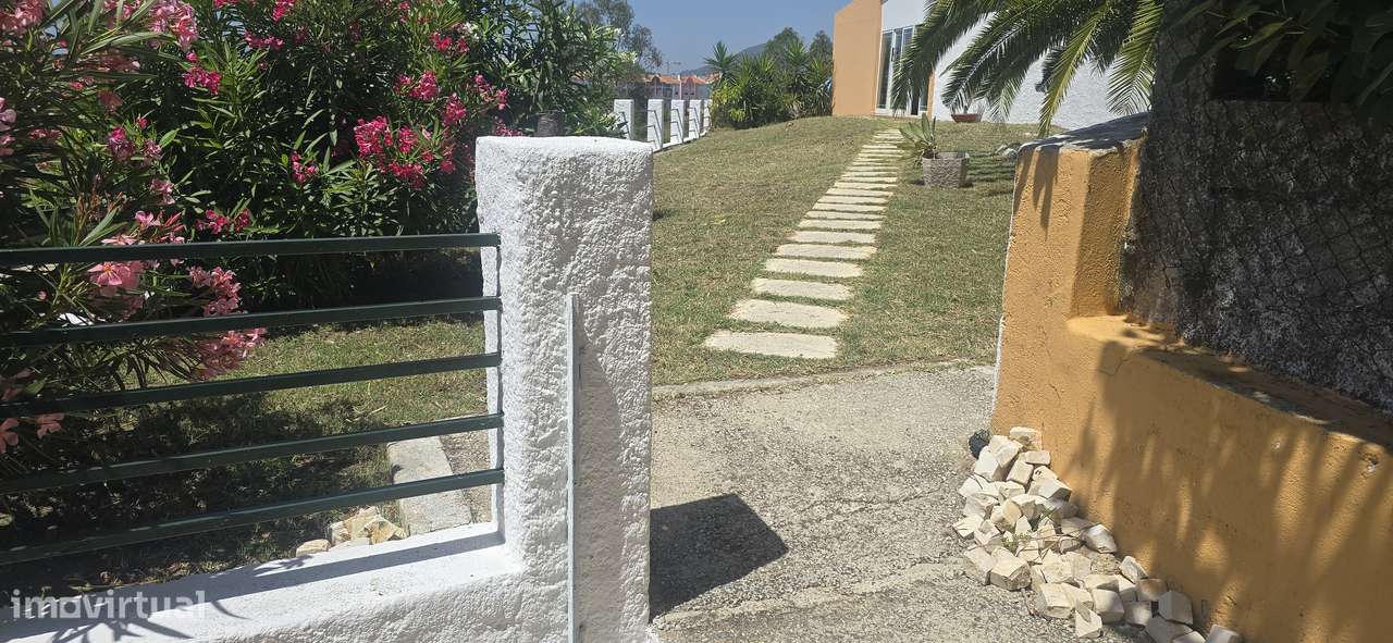 Moradia T4 com piscina-16