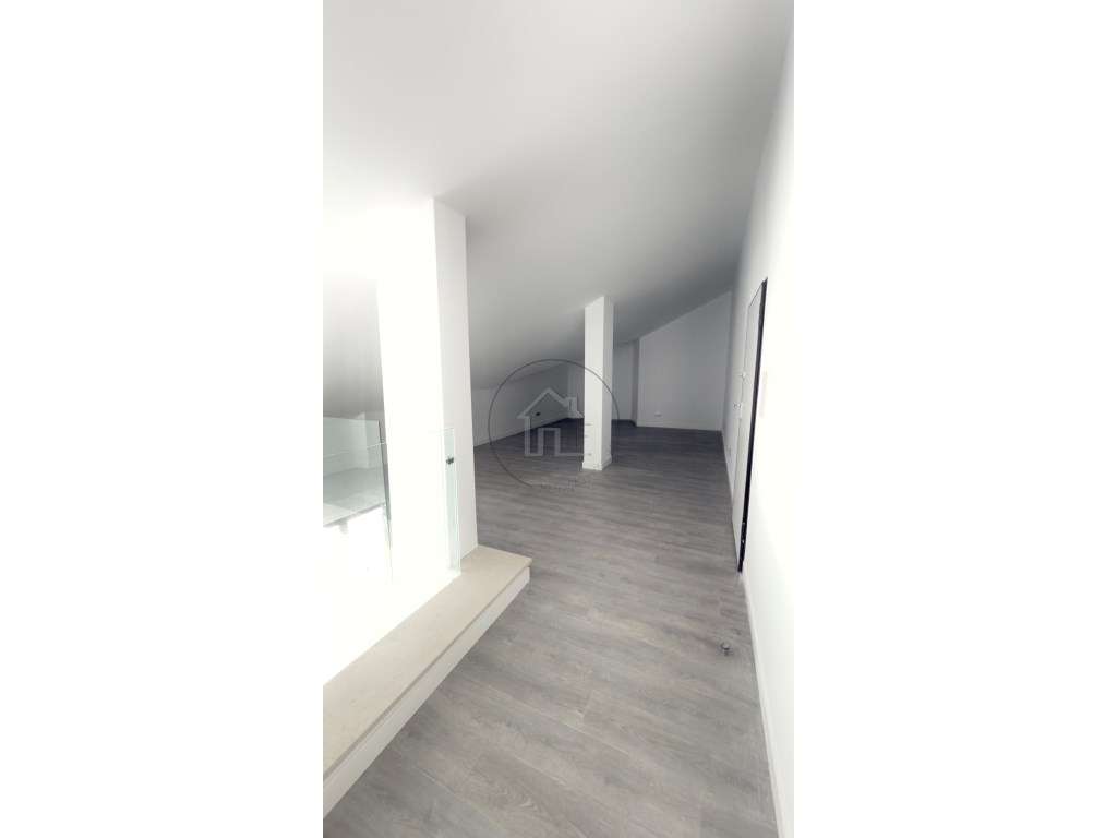 Apartamento T2 Duplex Novo Pinhal Novo-28