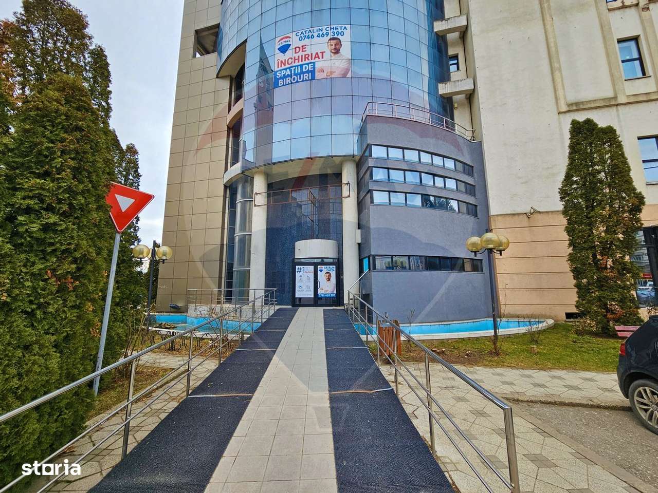 Spatiu comercial de inchiriat 455 mp, str Piata Revolutiei - Imagine principală: 1/16
