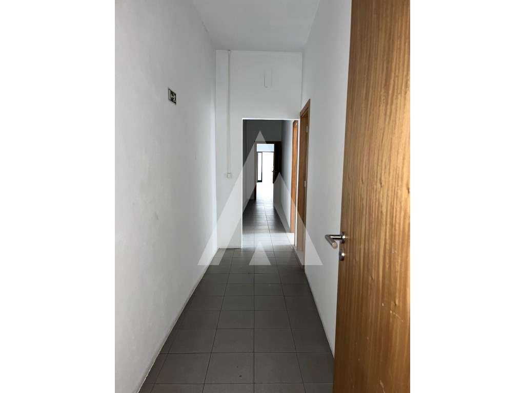 Edifício composto por Lojas e Escritórios no centro Histórico de Év...-11