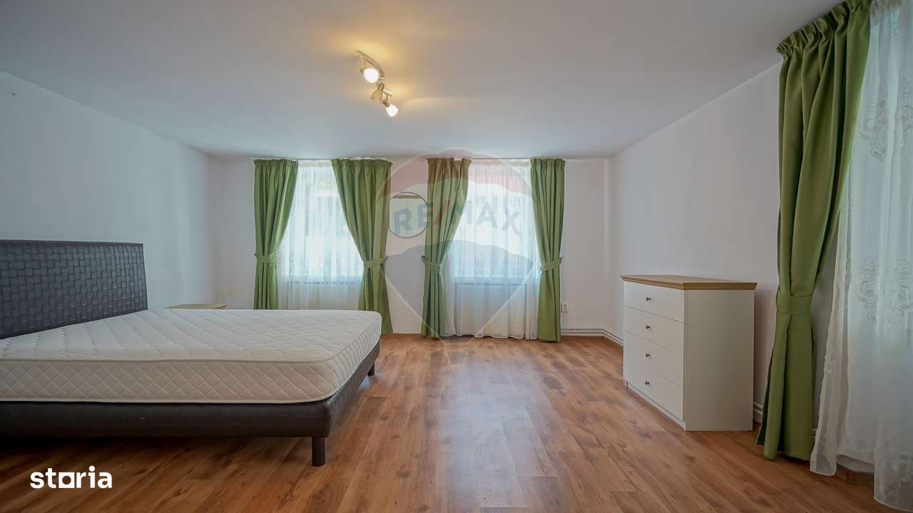 Casă individuală, parcare în curte, pod mansardabil în Centrul Istoric - Imagine principală: 5/20