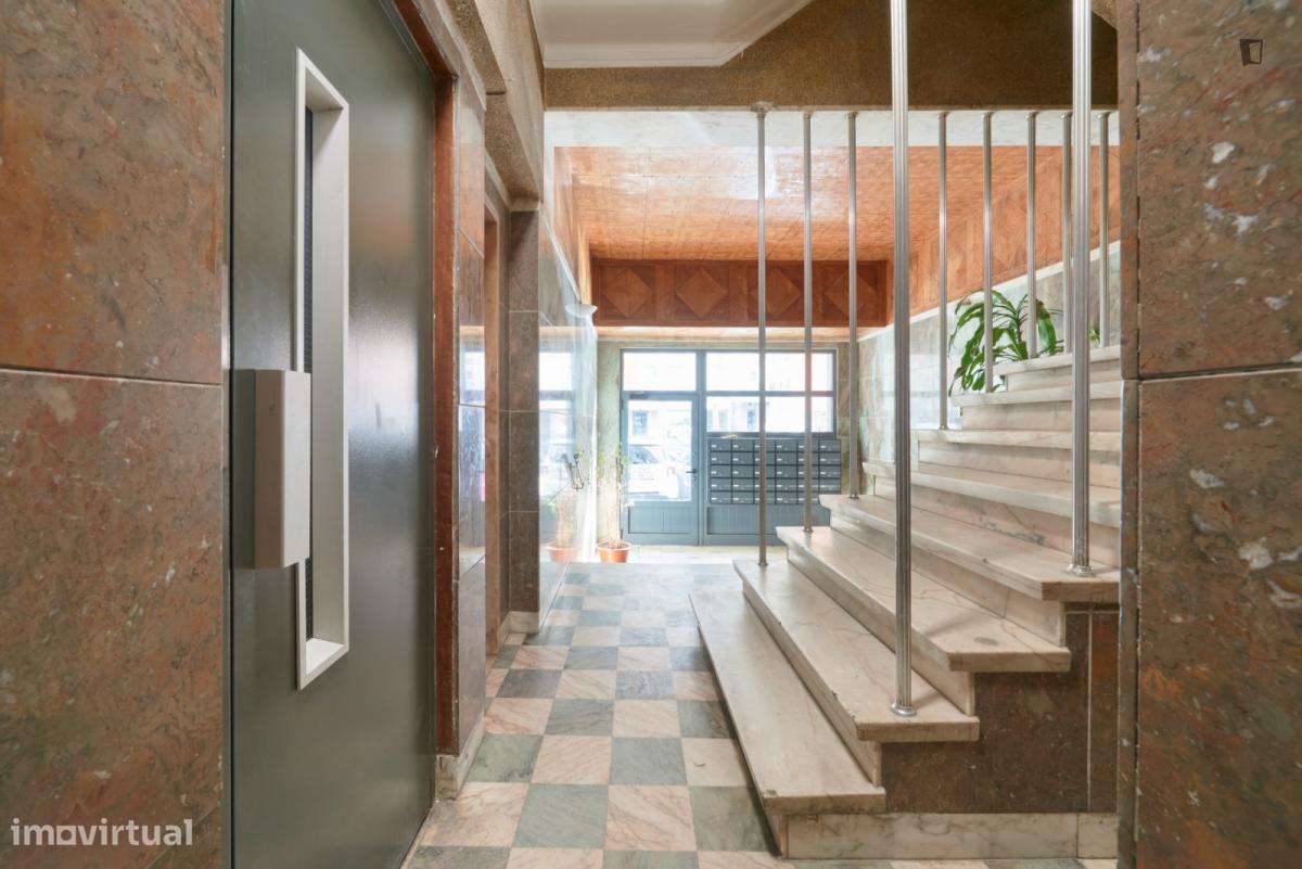 Quarto - localizado em Benfica Lisbon - Grande imagem: 5/10