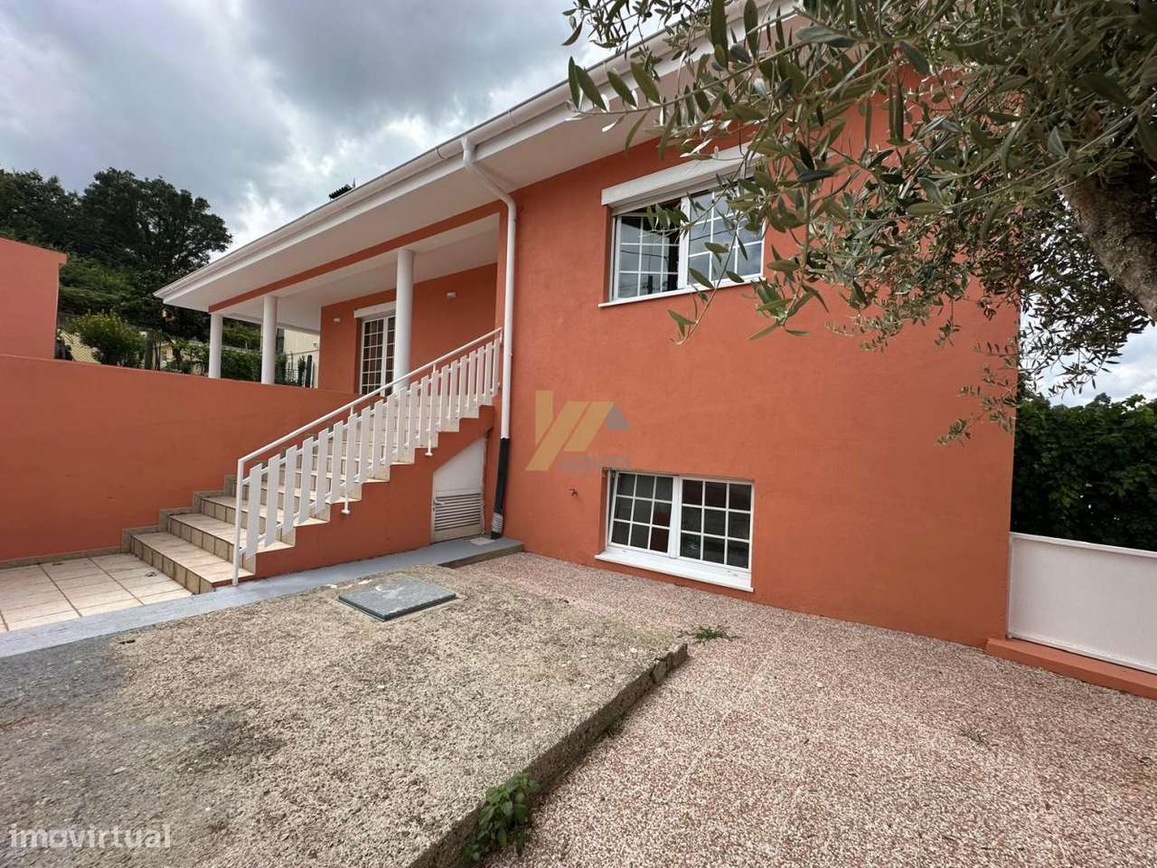 Moradia T3+1 com possibilidade de piscina-4