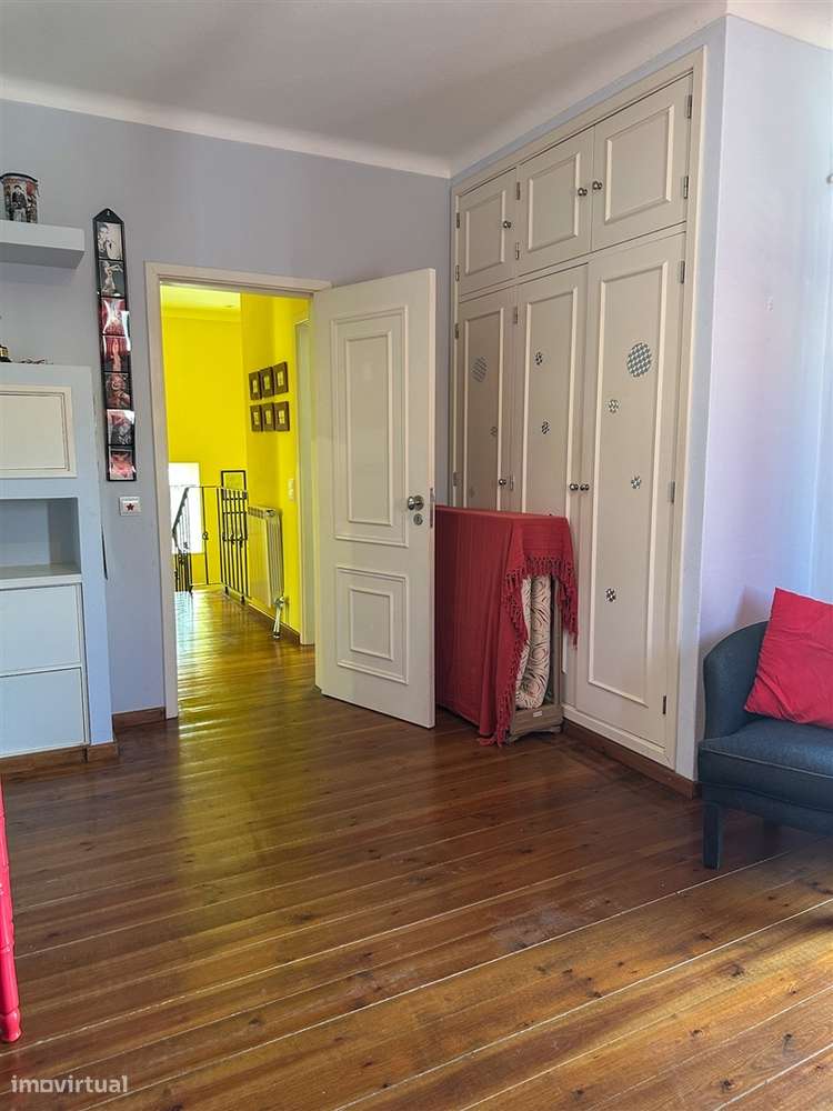 Moradia T5 com piscina e jardim a poucos metros da Praia do Alemão – A-59