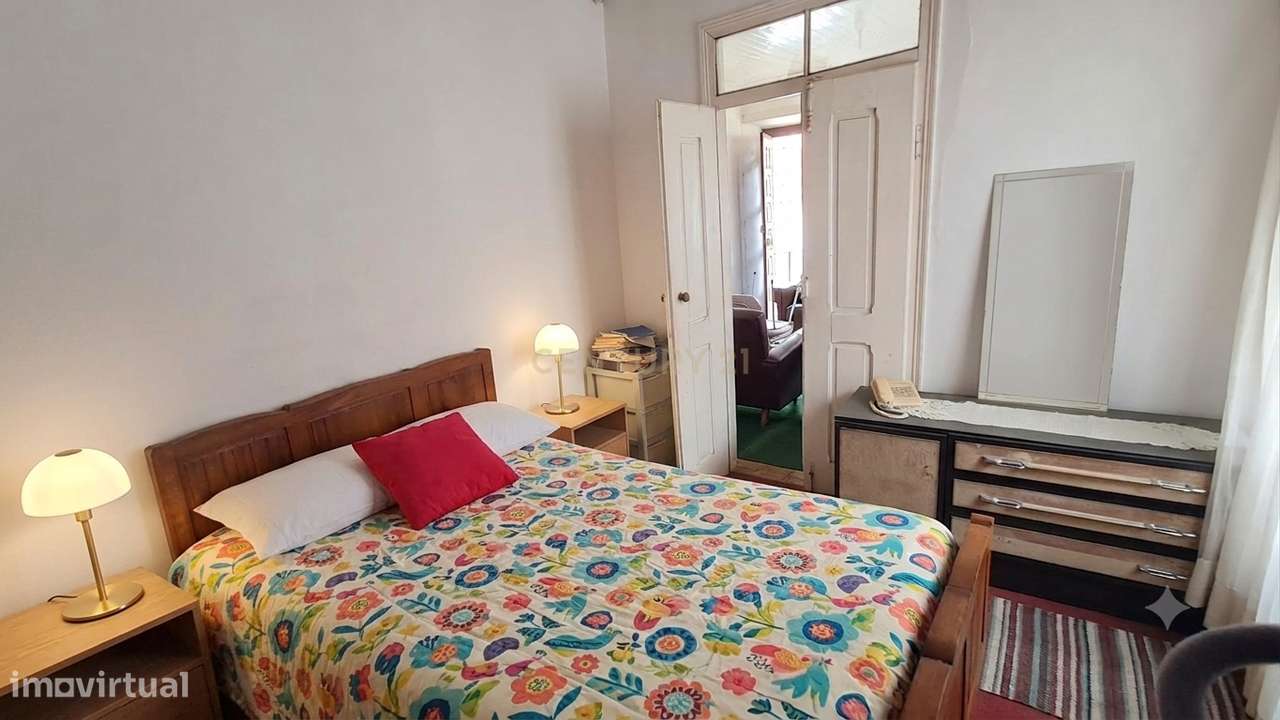 Moradia T2 com 1.950 m² de Terreno | Para Remodelar | Castanheira - Al-4