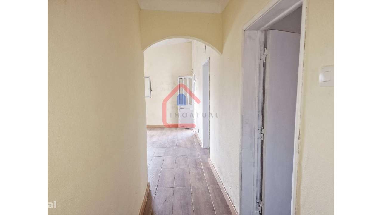 Moradia para Restaurar em Sesimbra-13
