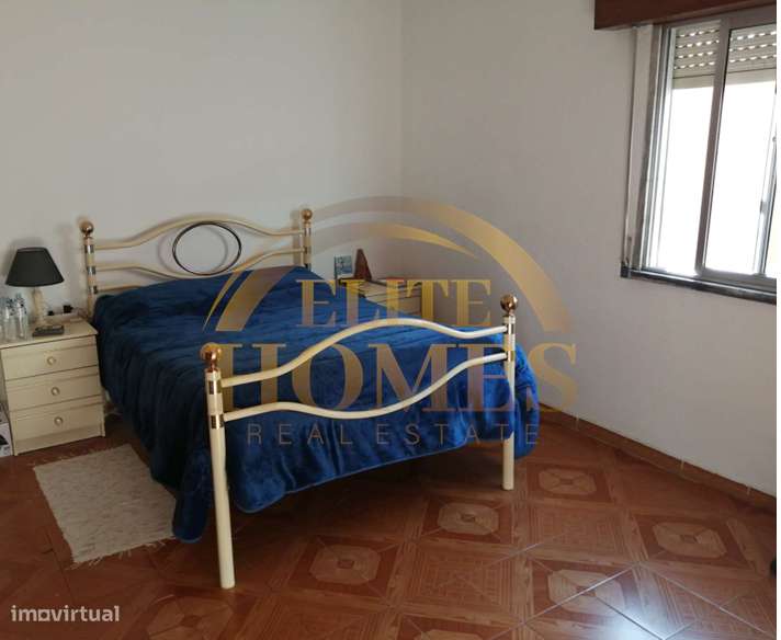 Moradia Bifamiliar com Potencial – Excelente Oportunidade de Investime-10